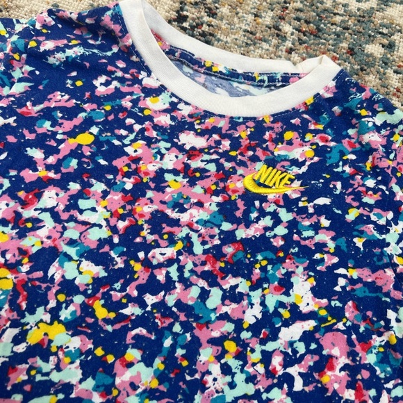 Girls Nike Tee - Picture 2 of 4